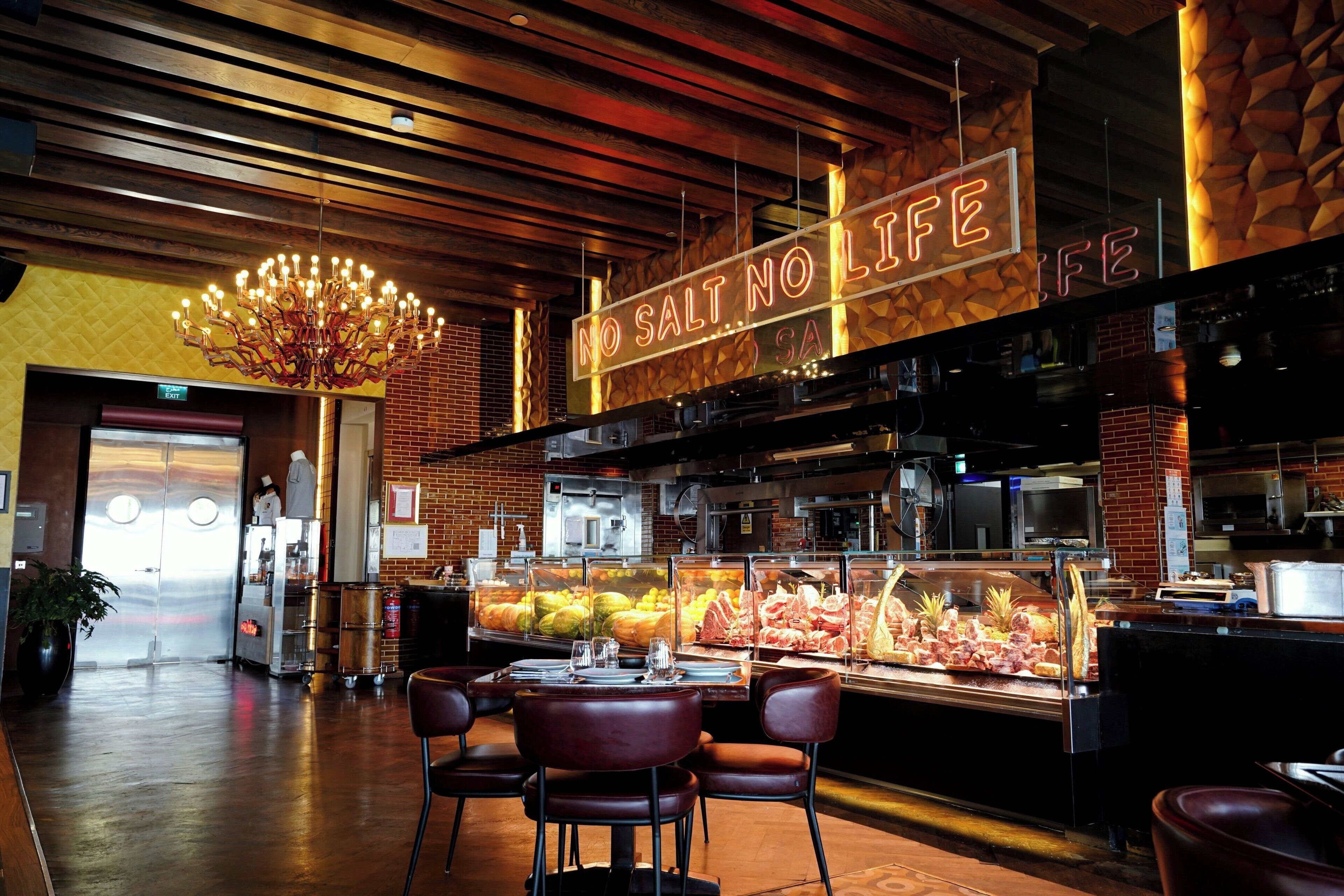 6 restaurants; breakfast, lunch, and dinner served