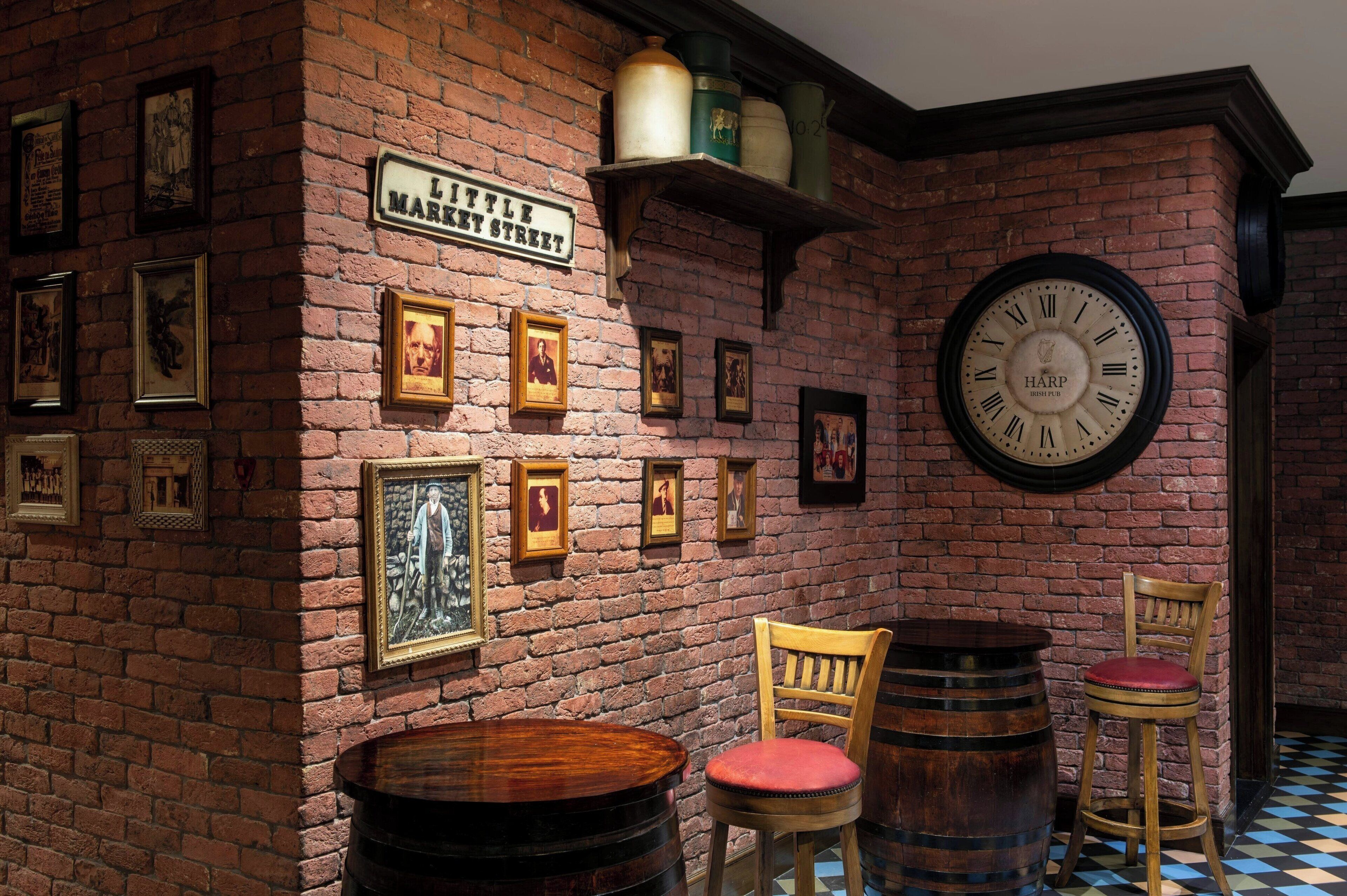 6 restaurants, breakfast, lunch, dinner served; international cuisine