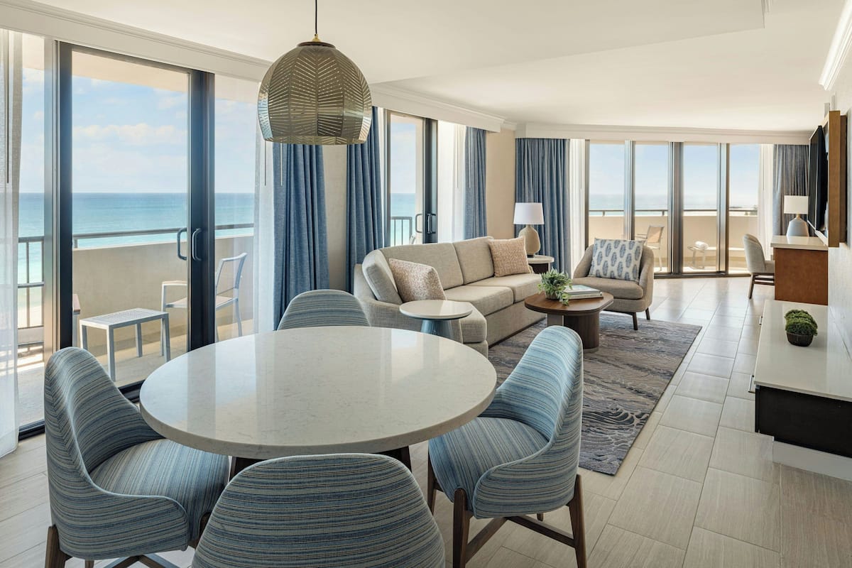 Luxe beddengoed, donsdekens, een minibar, een kluis op de kamer