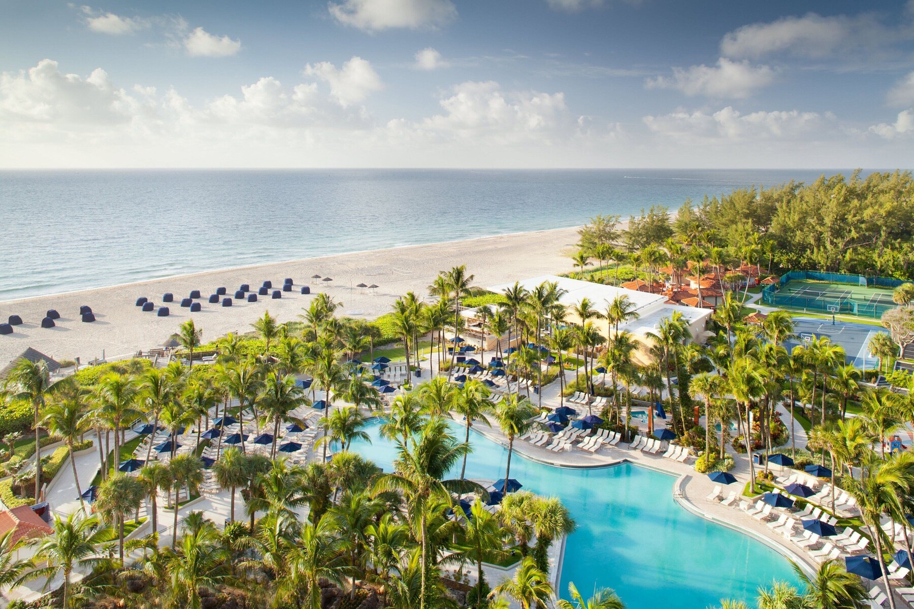 2 outdoor pools, pool umbrellas