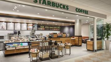 Café da manhã com buffet todos os dias mediante uma taxa