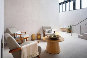 Salas de tratamiento para parejas, sauna y tina de hidromasaje 