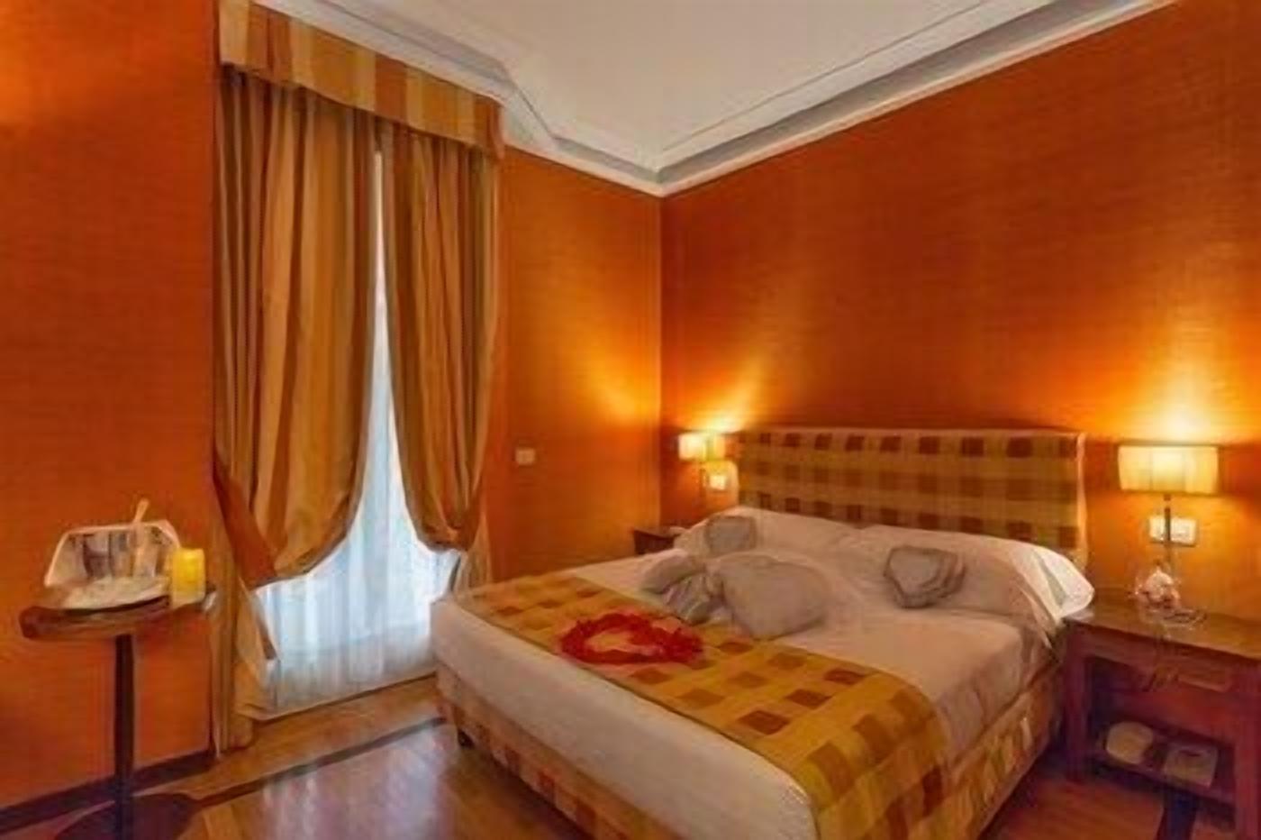 Sengetøy av topp kvalitet, minibar, safe på rommet og skrivebord