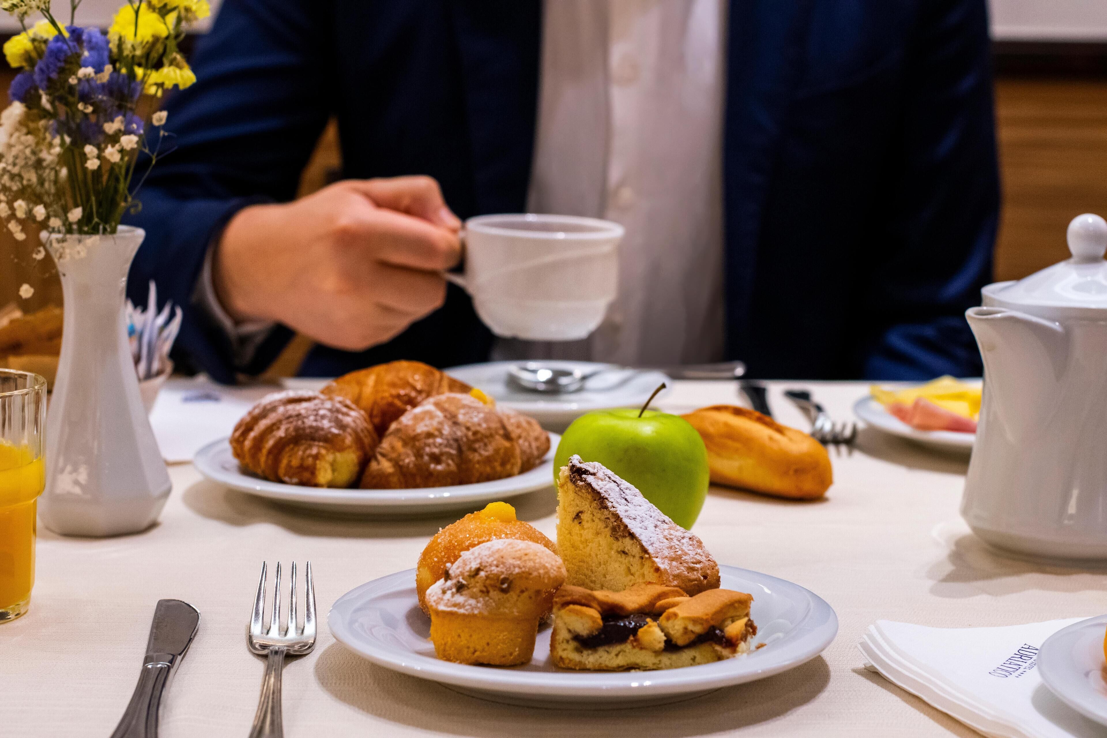 Petit déjeuner buffet servi tous les jours en supplément