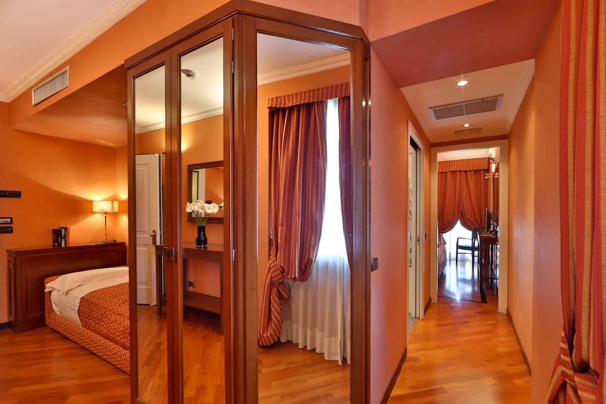 Premium bedding, minibar, in-room safe, desk