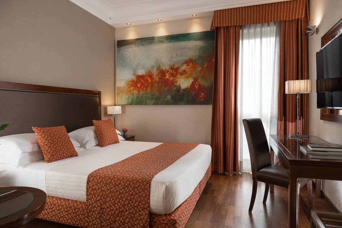Premium bedding, minibar, in-room safe, desk