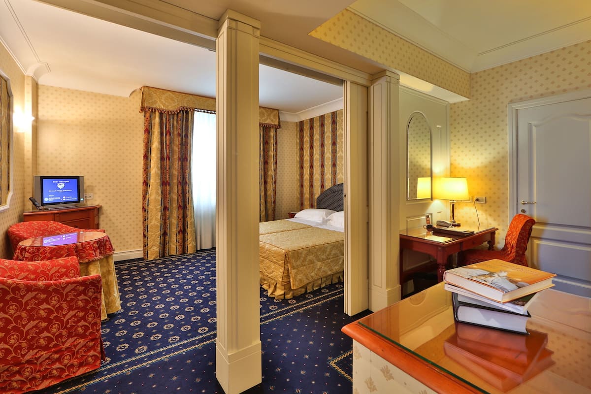 Premium bedding, minibar, in-room safe, desk