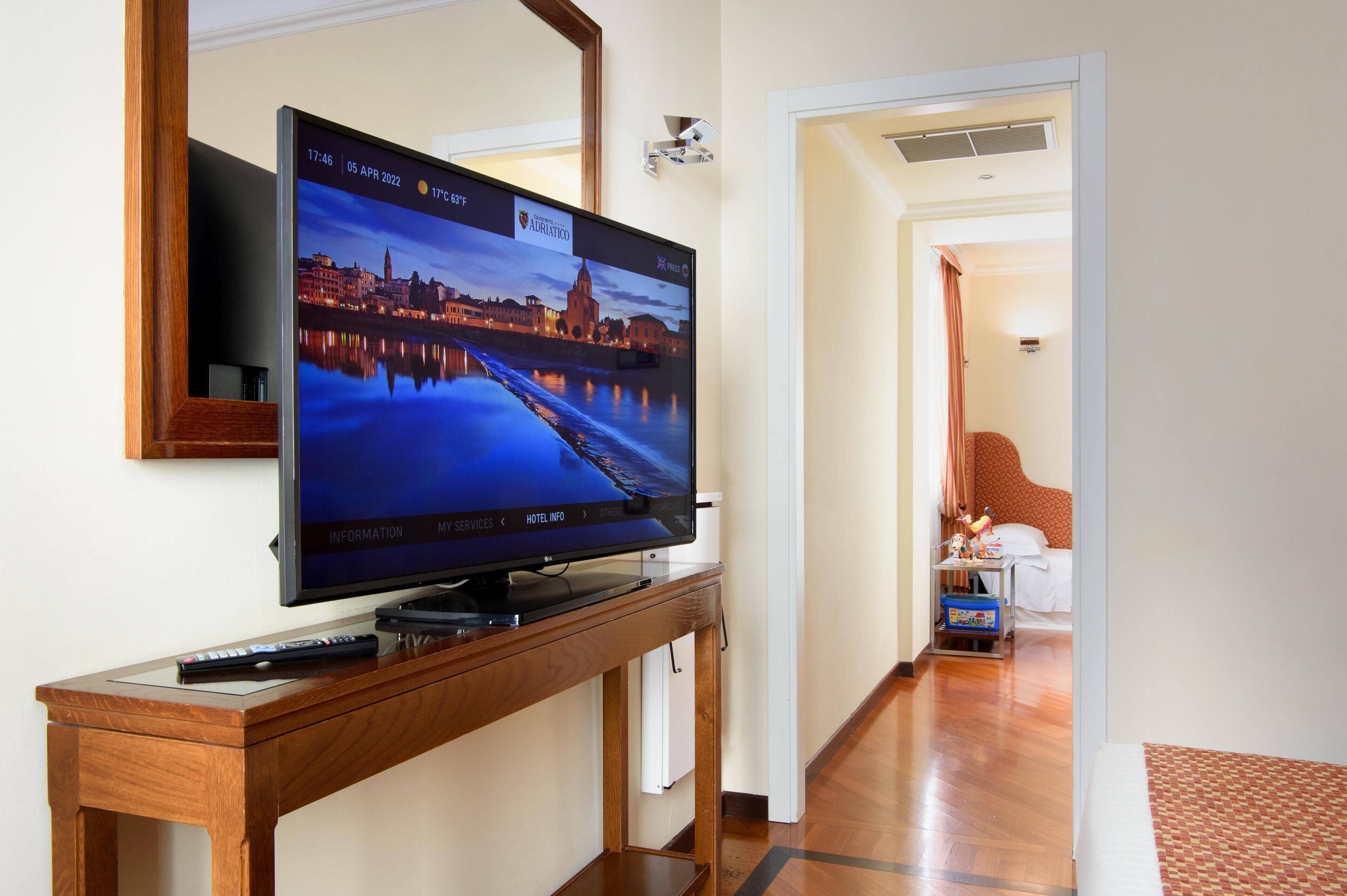 Family Room | Premium bedding, minibar, in-room safe, desk