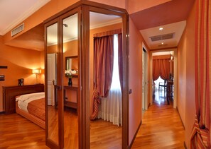 Family Room | Premium bedding, minibar, in-room safe, desk