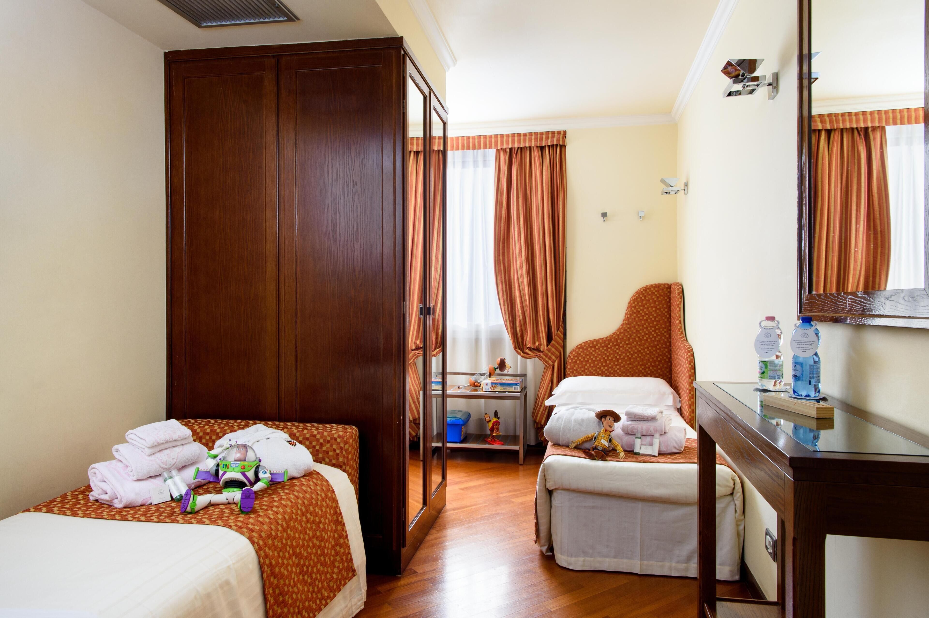 Family Room | Premium bedding, minibar, in-room safe, desk