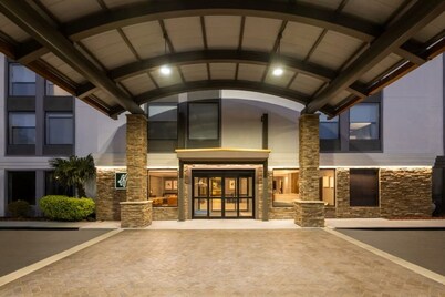 Holiday Inn & Suites Columbia NE - Ft Jackson Area by IHG