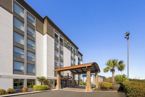 Exterior - Holiday Inn & Suites Columbia NE - Ft Jackson Area by IHG (Columbia)