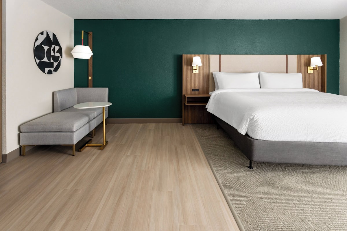 Premium Room, 1 King Bed, Accessible Bathtub (Mobility Accessible) | Premium bedding, pillowtop beds, desk, laptop workspace