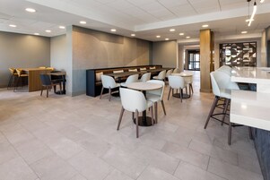 Café da manhã e jantar