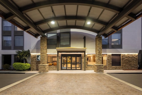 Holiday Inn & Suites Columbia NE - Ft Jackson Area by IHG