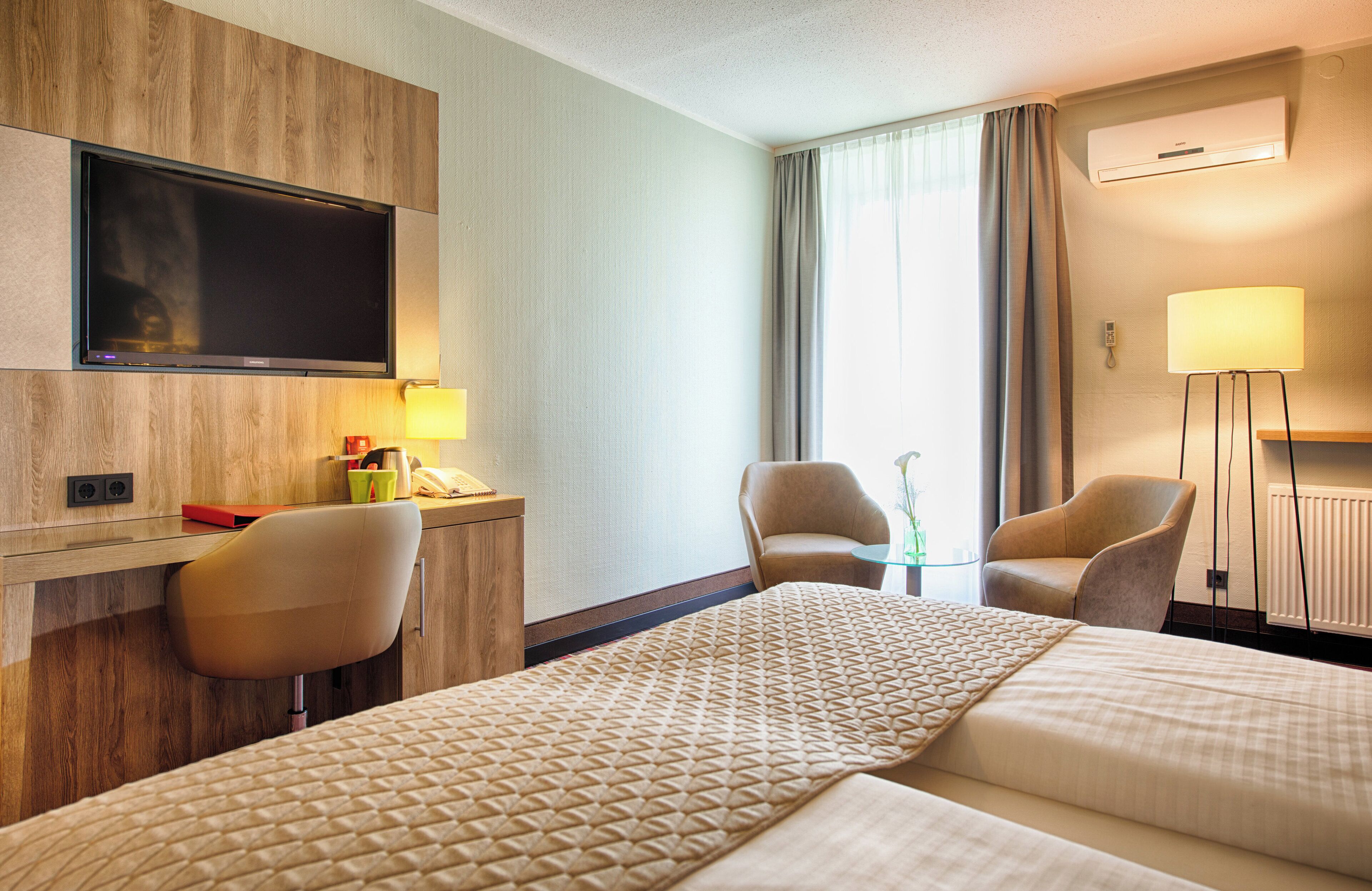 comfort room | in-room safe, desk, soundproofing, free cots/infant beds