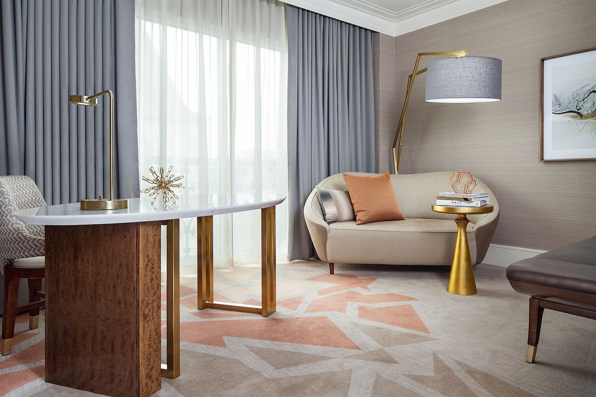 2 bedrooms, premium bedding, minibar, in-room safe