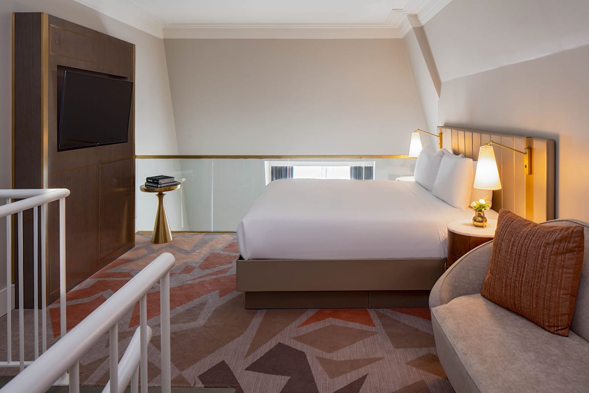 Suite (Loft) | Premium bedding, minibar, in-room safe, desk