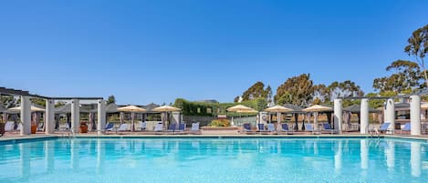 Outdoor pool, sun loungers