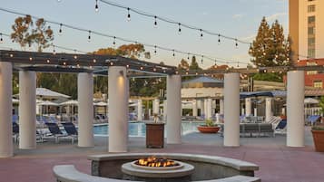 Outdoor pool, sun loungers