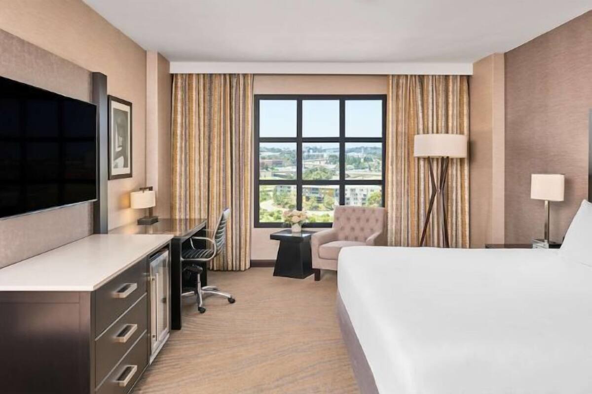 Hypo-allergenic bedding, pillowtop beds, in-room safe, desk