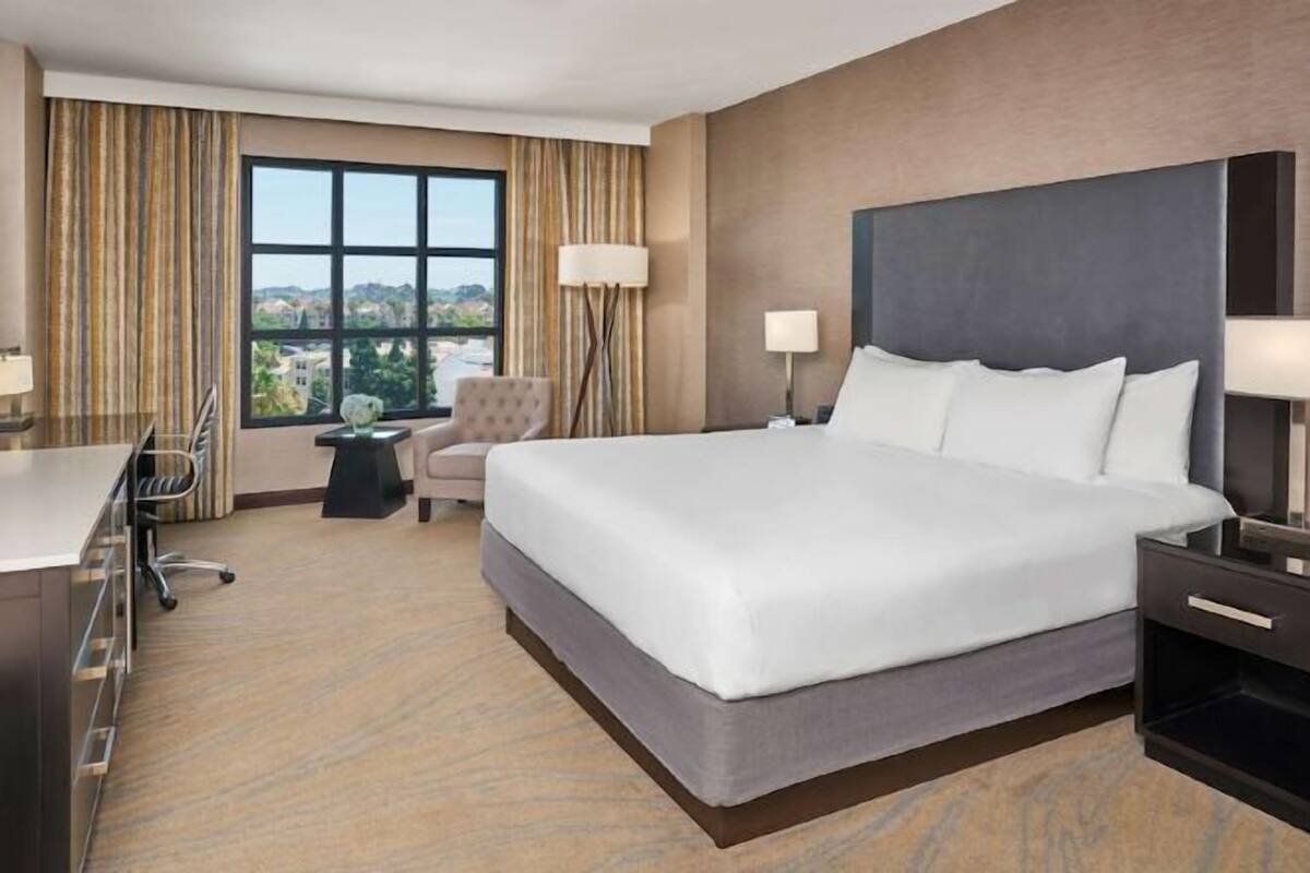 Hypo-allergenic bedding, pillowtop beds, in-room safe, desk