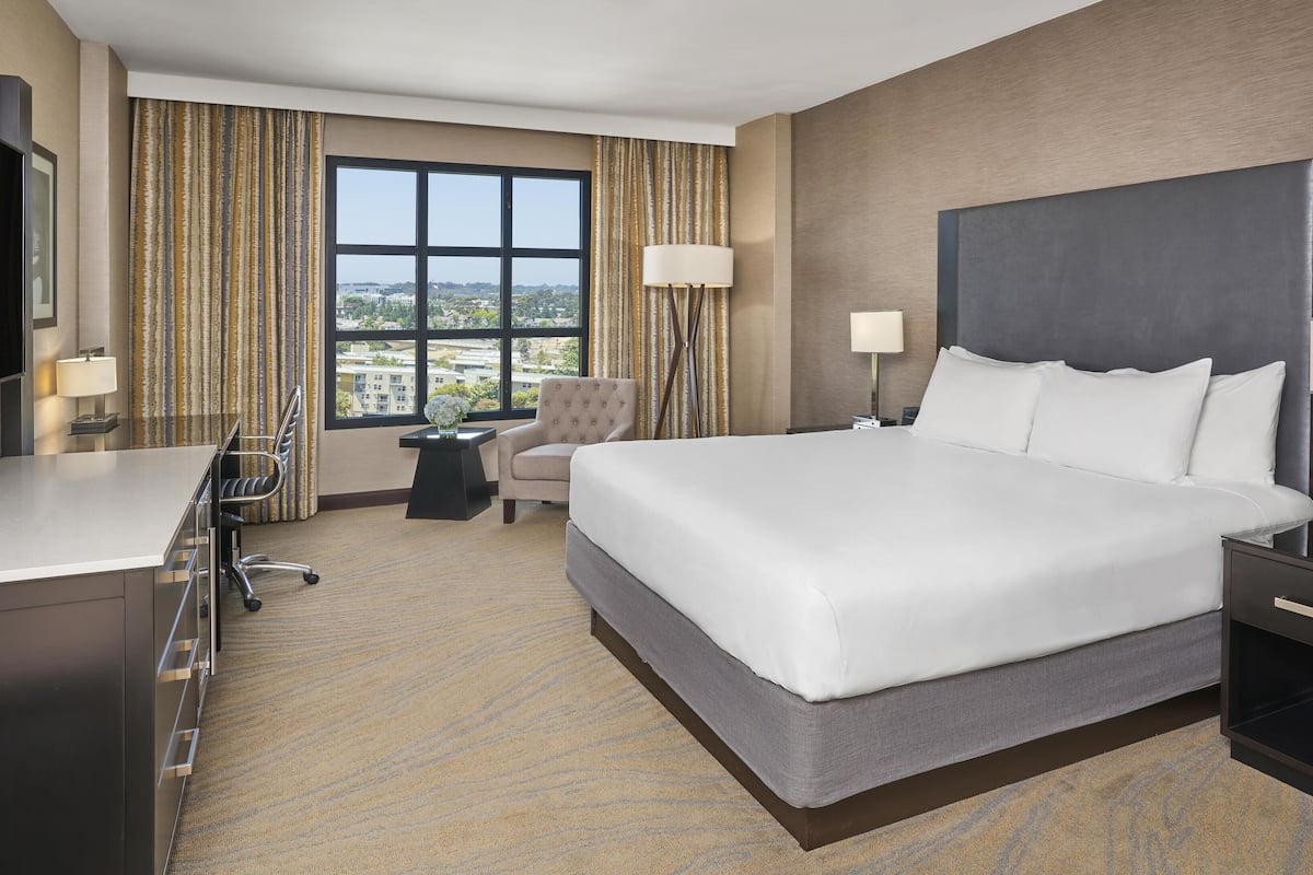 Room, 1 Katil Raja (King) (High Floor) | Peralatan tempat tidur hipoalergenik, tilam berlapik 