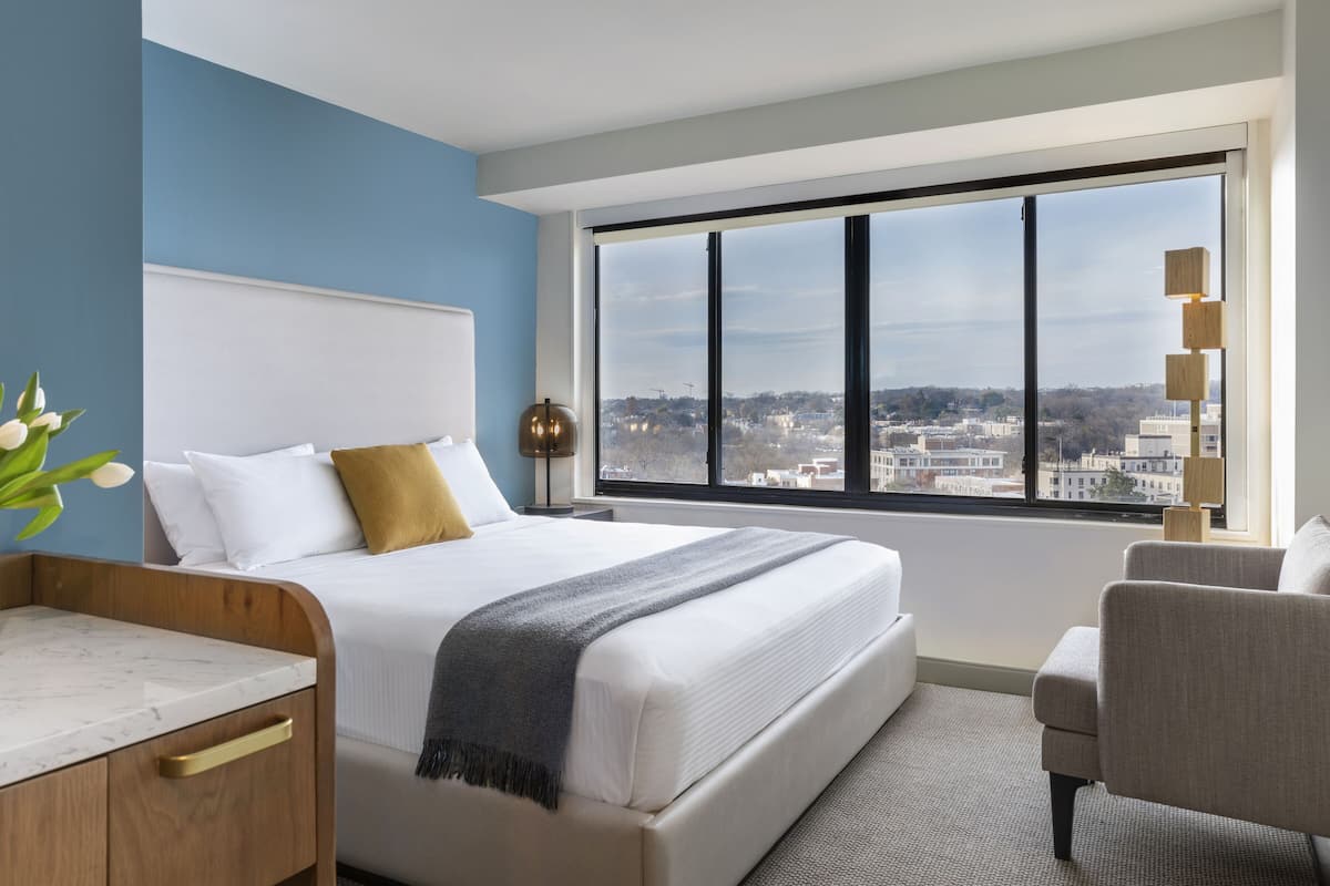 Frette Italian sheets, premium bedding, in-room safe, desk