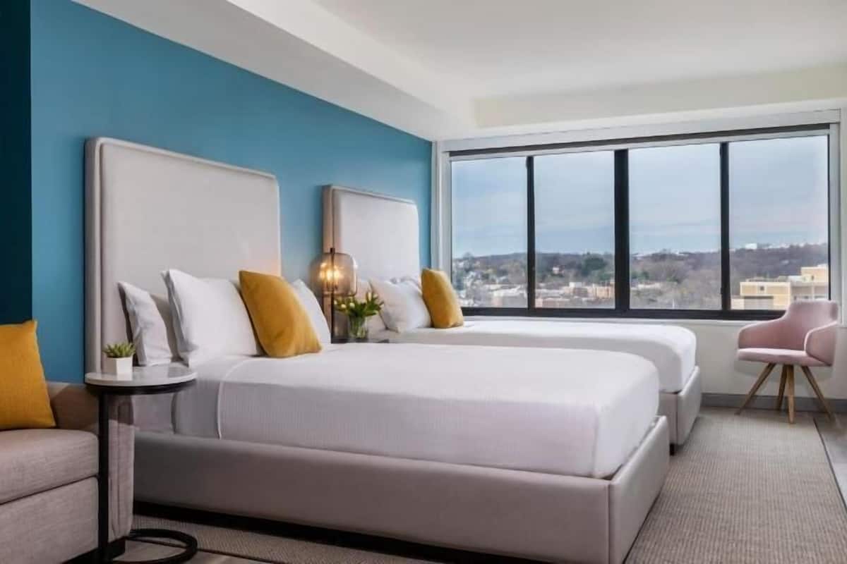 Frette Italian sheets, premium bedding, in-room safe, desk