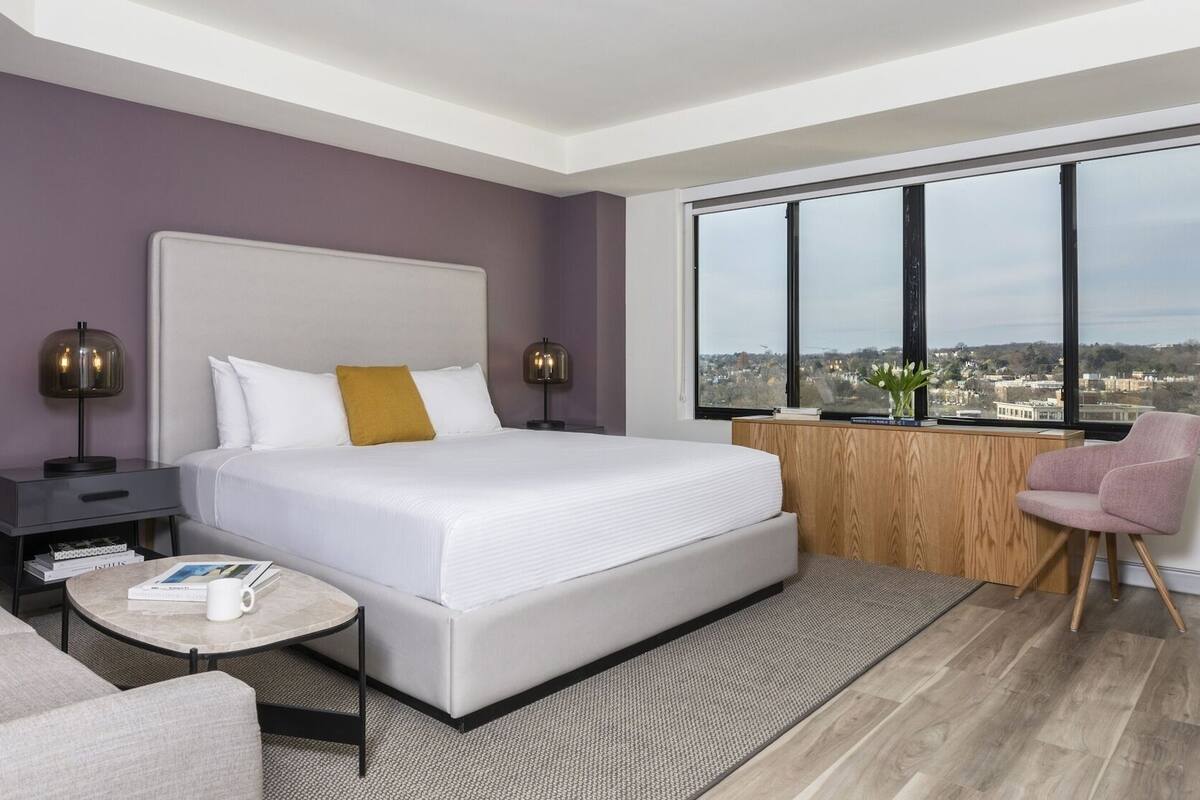 Frette Italian sheets, premium bedding, in-room safe, desk