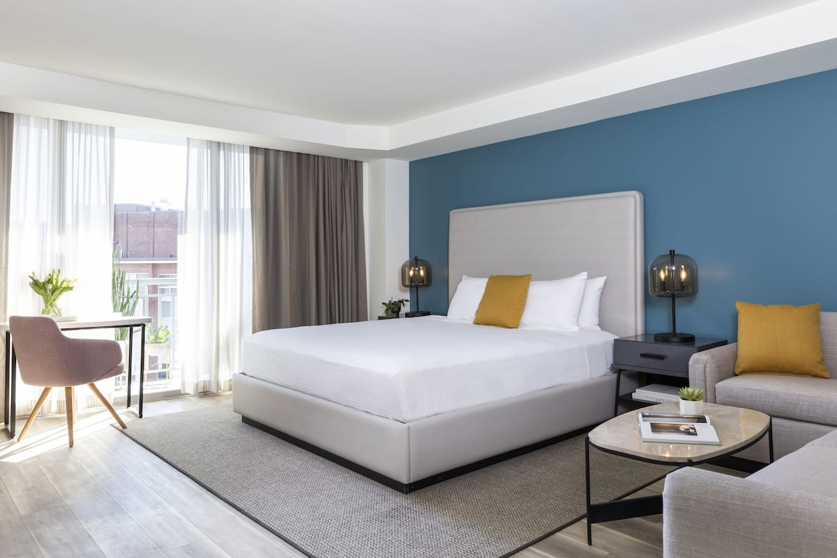 義大利 Frette 床單、高級寢具、客房內保險箱、書桌
