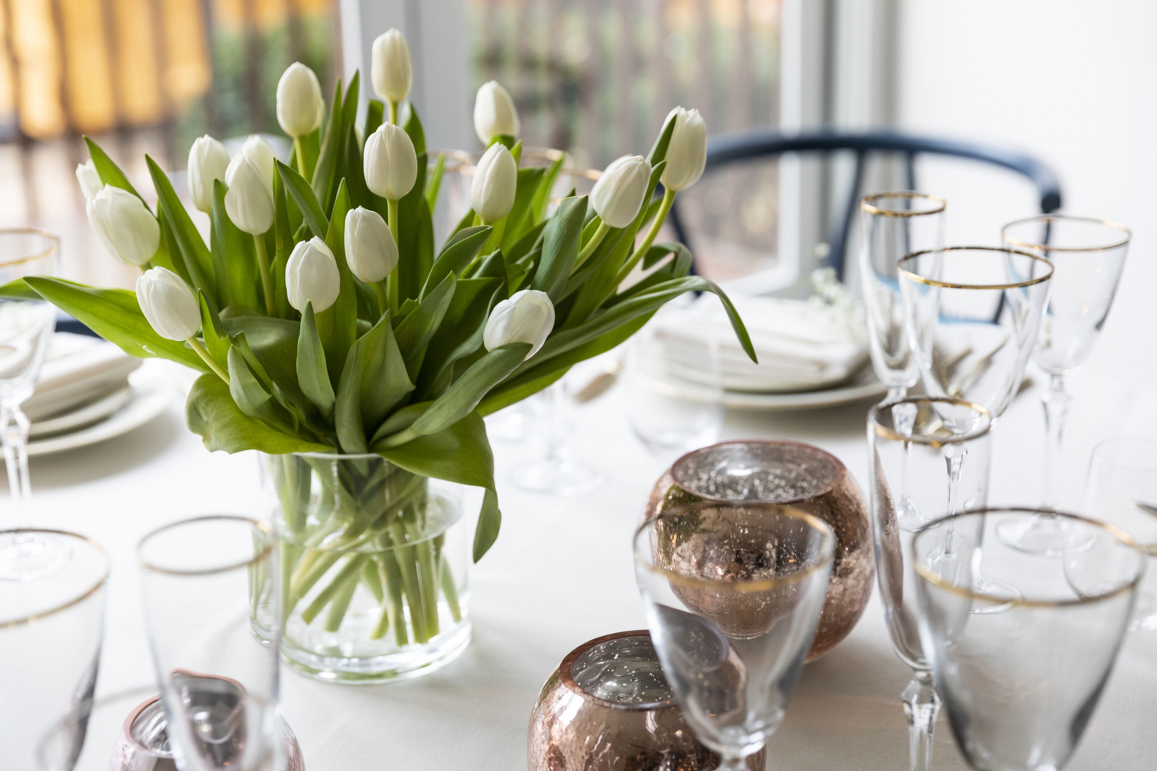 breakfast, lunch and dinner served