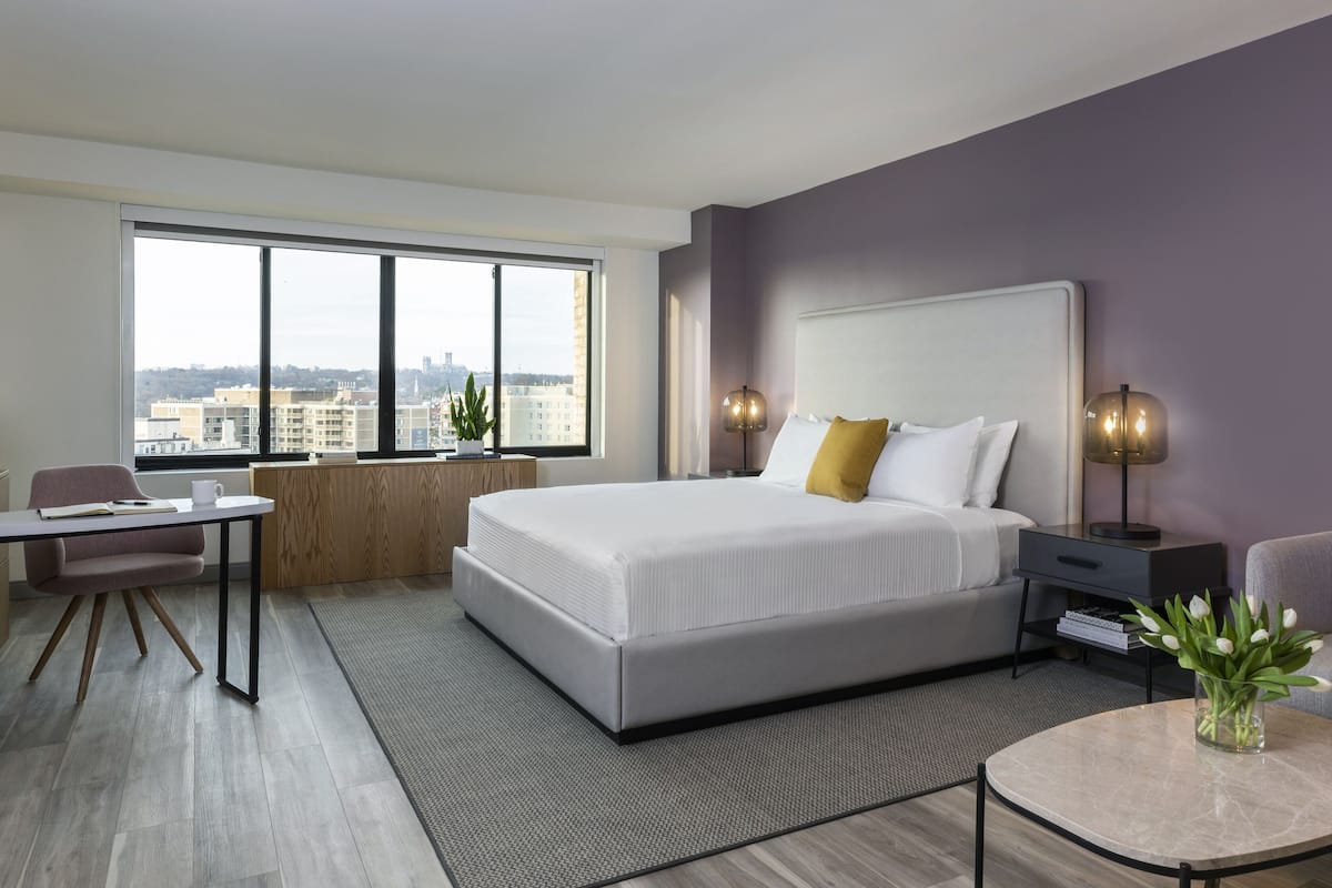 Frette Italian sheets, premium bedding, in-room safe, desk
