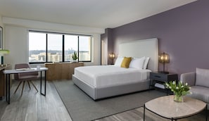 Frette Italian sheets, premium bedding, in-room safe, desk - Hotel Madera (Washington)