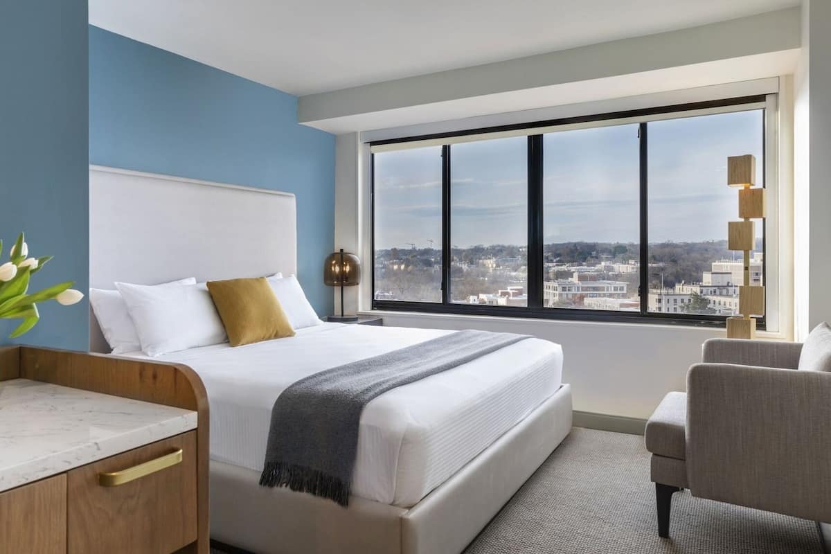 Frette Italian sheets, premium bedding, in-room safe, desk