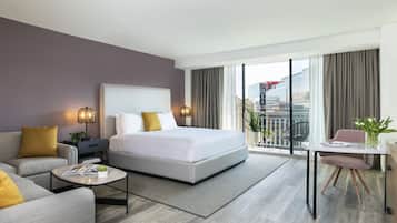 義大利 Frette 床單、高級寢具、客房內保險箱、書桌