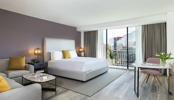 Frette Italian sheets, premium bedding, in-room safe, desk at Hotel Madera