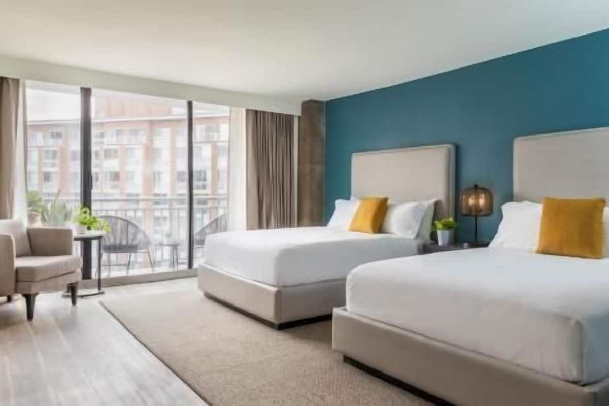 Frette Italian sheets, premium bedding, in-room safe, desk