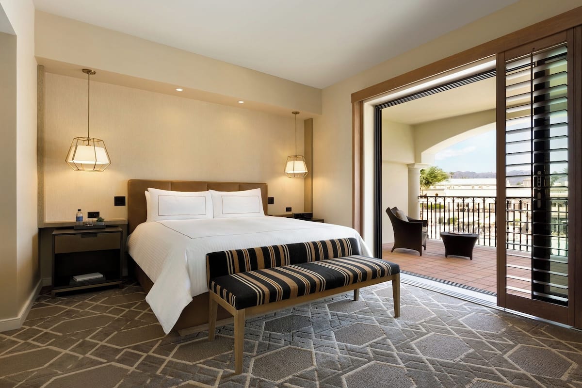 Sunset Beach 1 Bedroom Suite 1 King-1077sf 100sm Patio or balcony, pool view, oversized shower