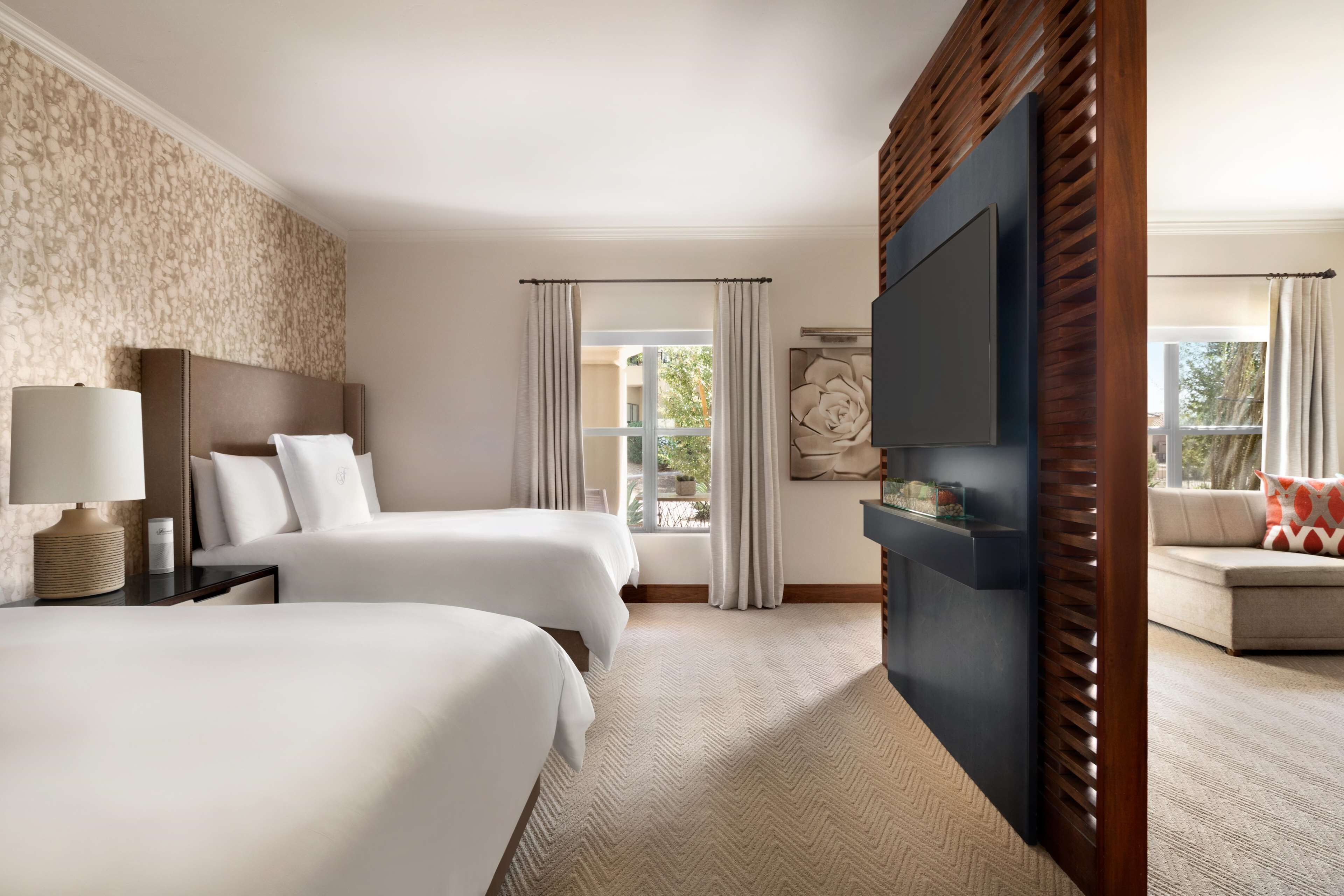 fairmont gold jr suite 2 queen- 600sf 56sm lounge access with breakfast, patio or balcony, tub | 1 bedroom, premium bedding, down duvets, pillow-top beds