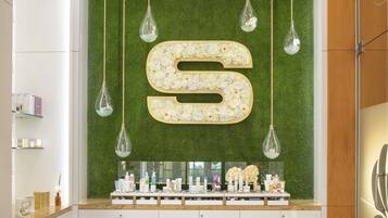Sauna, hot tub, steam room, body treatments, aromatherapy