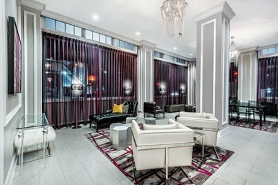 Hotel Indigo Dallas Downtown by IHG