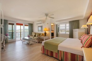 Premium Water View, 1 King Bed, Water View | أغطية فراش متميزة وخزنة داخل الغرفة ومكتب وستائر تعتيم