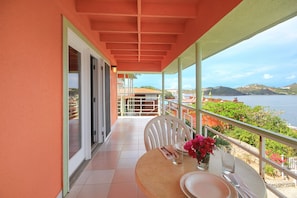 Premium Water View, 1 King Bed, Water View | شرفة