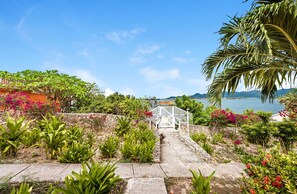 Premium Water View, 1 King Bed, Water View | Vista do quarto