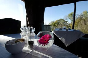 Daily full breakfast (GBP 17 per person)