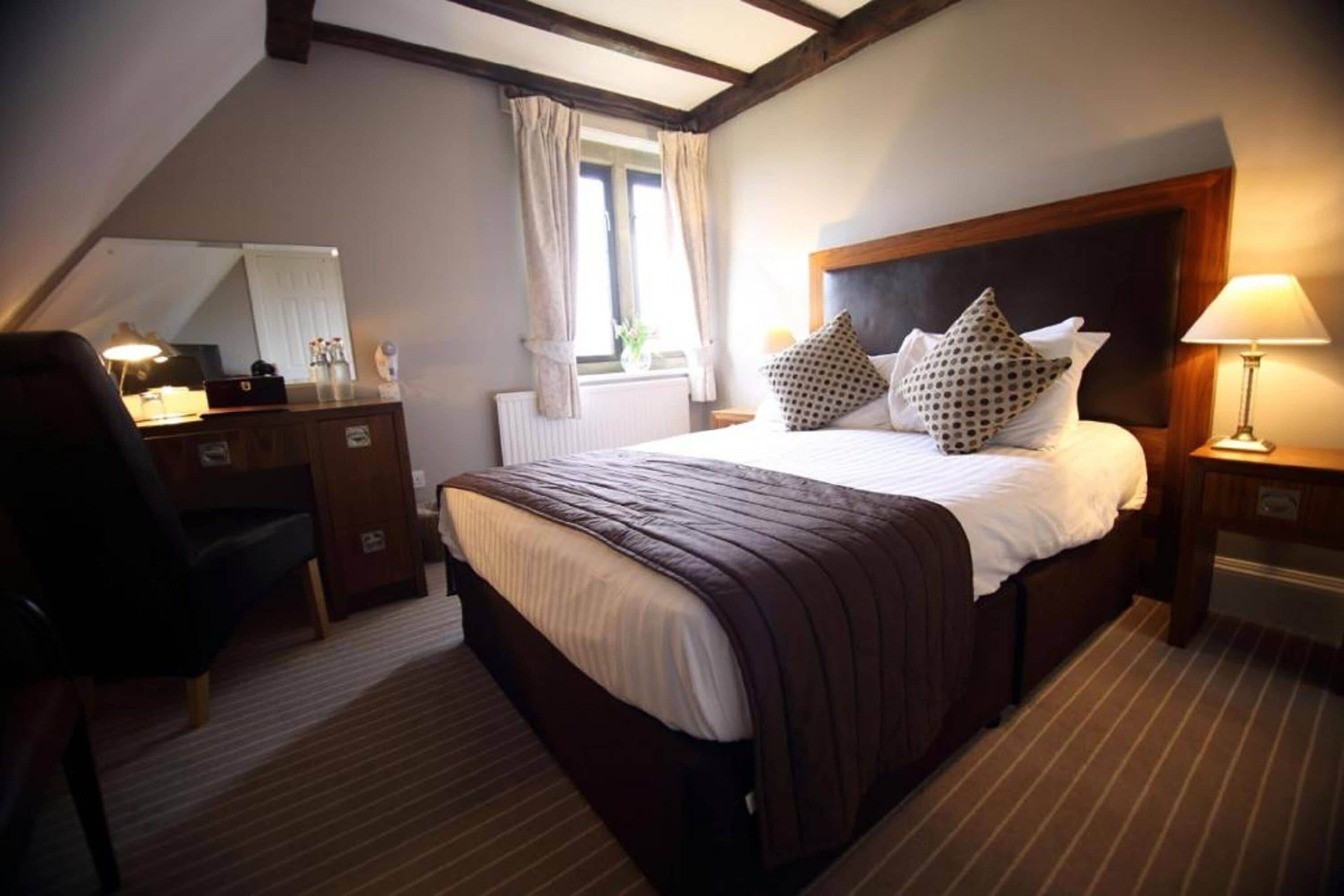 minibar, in-room safe, individually decorated, individually furnished