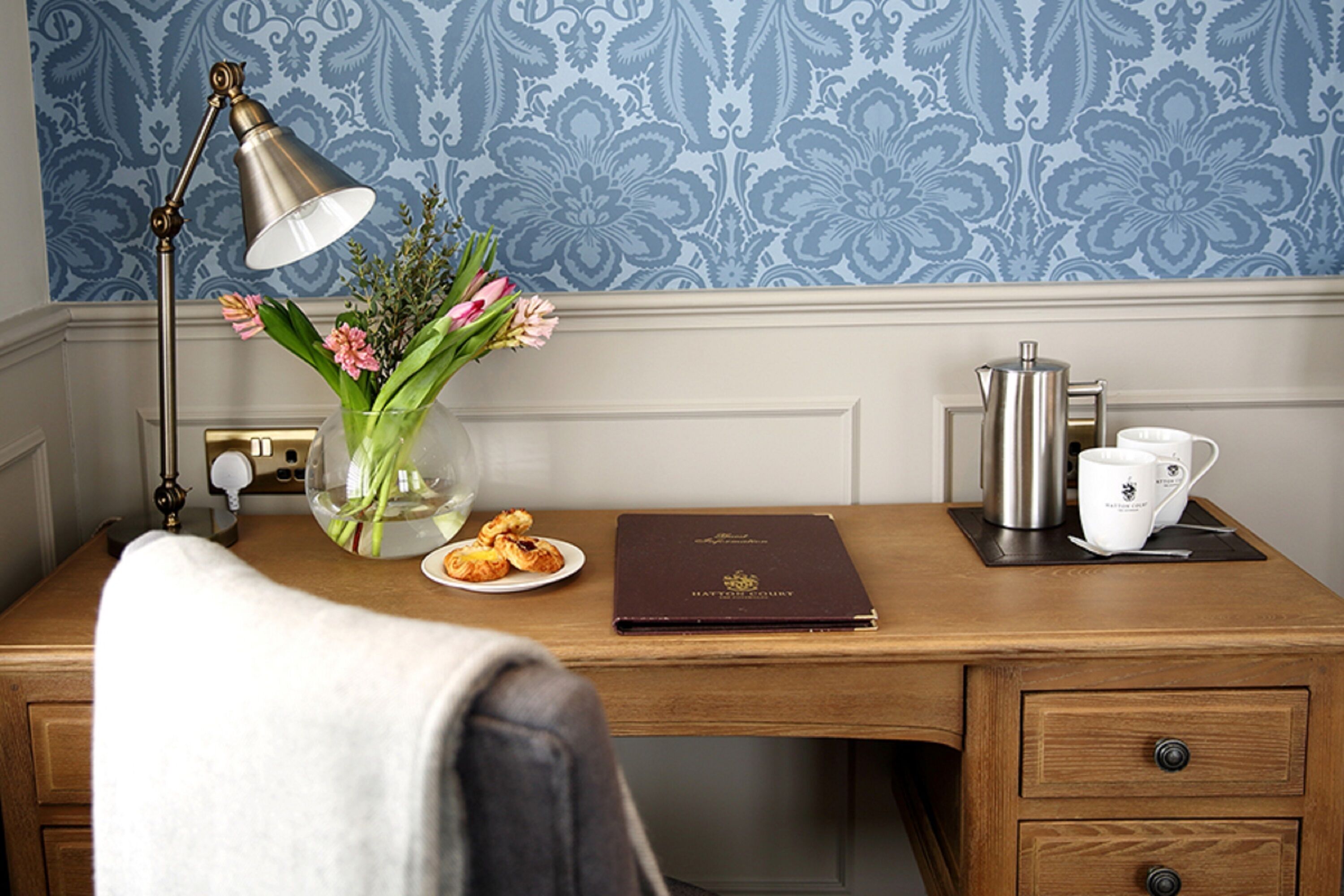 suite | minibar, in-room safe, individually decorated, individually furnished