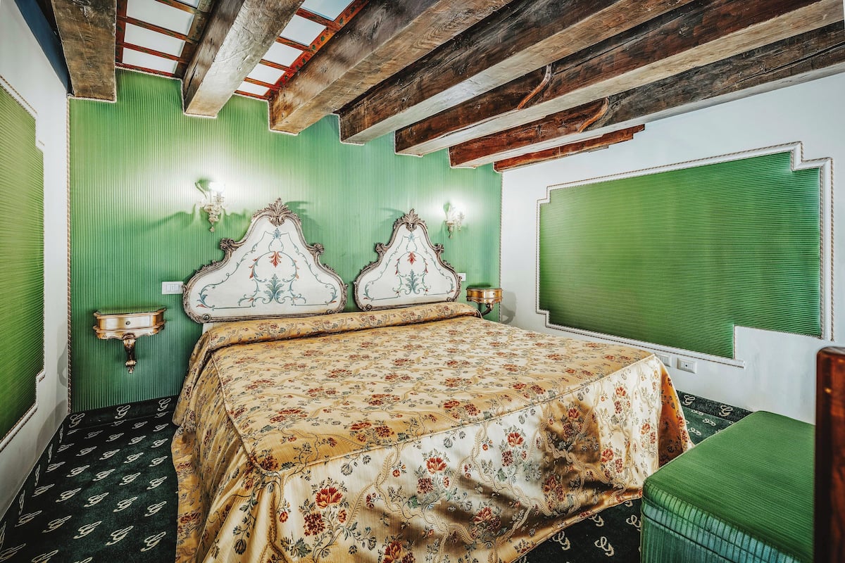 Suite (Junior Suite Loft) | 1 camera, minibar, una cassaforte in camera, con stile personalizzato