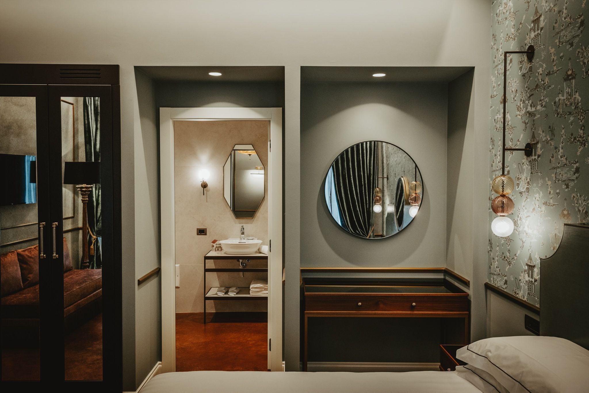 Rom – deluxe (Casa Cecilia) | Minibar, safe på rommet, individuelt dekorert og individuelt innredet